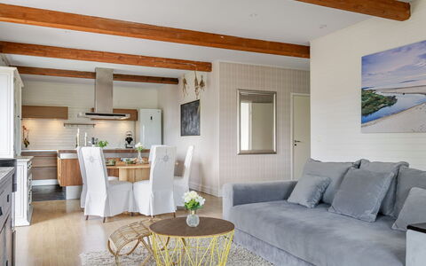 Onsjö: Meubilair, Keuken En Eettafel, Stoel, Verdieping, Zee, Balkon, Oceaan, Toevlucht, Eco Hotel, Eetkamer