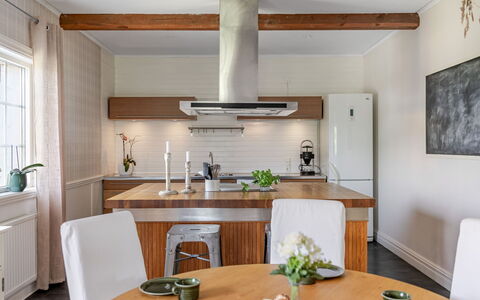 Onsjö: Meubilair, Keuken En Eettafel, Stoel, Verdieping, Zee, Balkon, Oceaan, Toevlucht, Eco Hotel, Eetkamer