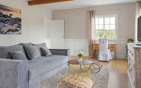 Onsjö: Meubilair, Keuken En Eettafel, Stoel, Verdieping, Zee, Balkon, Oceaan, Toevlucht, Eco Hotel, Eetkamer
