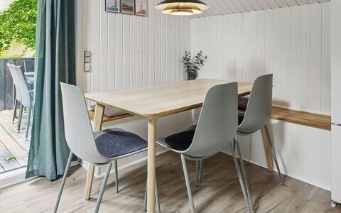 Maini - 30Km from the Sea: Flooring, Hout, Interieur Ontwerp, Meubilair, Verdieping, Houten Vloer, Keuken En Eettafel, Beits, Kamer, Eetkamer