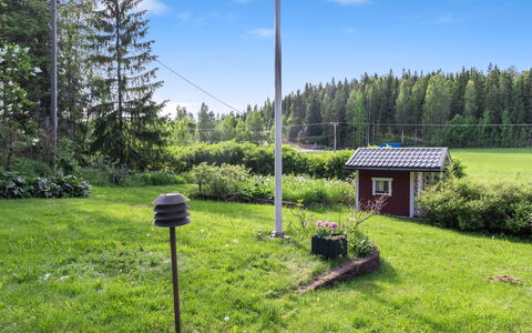Whispering Woods: Gras, Groen, Struik, Landschap, Land Lot, Tuin, Gazon, Groundcover, Pool