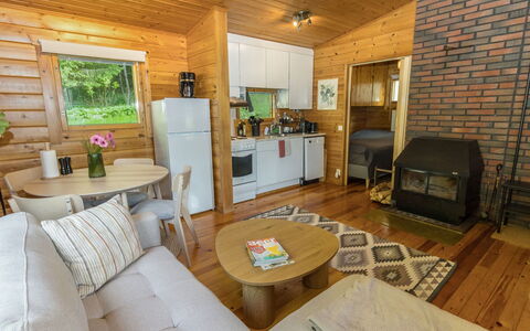 Whispering Woods: Hout, Interieur Ontwerp, Flooring, Meubilair, Plafond, Verdieping, Huis, Verblijf, Hardwood, Kamer