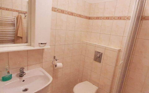 Sylva: Flooring, Verdieping, Badkamer, Loodgieterswerkinrichting, Interieur Ontwerp, Wastafel In De Badkamer, Loodgieter, Wastafel, Tegel, Kamer