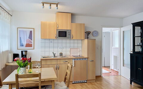 Hohe Kiefern: Meubilair, Interieur Ontwerp, Flooring, Hout, Verdieping, Keuken, Kamer, Stoel, Tafel, Verlichting