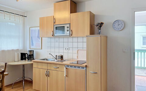 Hohe Kiefern: Meubilair, Keuken, Hout, Toestel Van De Keuken, Major Appliance, Countertop, Cabinetry, Interieur Ontwerp, Flooring, Verdieping