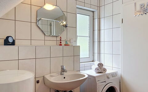 Hohe Kiefern: Loodgieterswerkinrichting, Interieur Ontwerp, Flooring, Verdieping, Badkamer, Wastafel, Kraan, Loodgieter, Plafond, Wastafel In De Badkamer