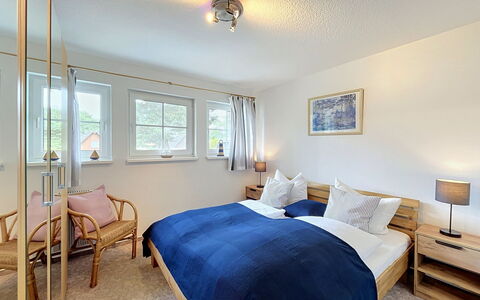 Hohe Kiefern: Meubilair, Interieur Ontwerp, Hout, Bed, Flooring, Slaapkamer, Verdieping, Plafond, Kamer, Verlichting