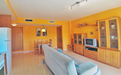 Coral Ii: Family Car, Appartement, Luxevoertuig, Mid-Size Car, Parking, Sedan, Compacte Auto, Stadsauto