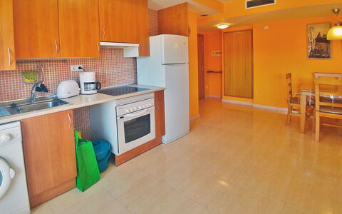 Coral Ii: Family Car, Appartement, Luxevoertuig, Mid-Size Car, Parking, Sedan, Compacte Auto, Stadsauto
