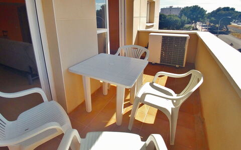 Coral Ii: Family Car, Appartement, Luxevoertuig, Mid-Size Car, Parking, Sedan, Compacte Auto, Stadsauto