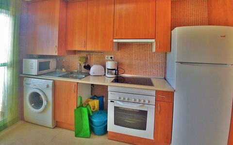 Coral Ii: Family Car, Appartement, Luxevoertuig, Mid-Size Car, Parking, Sedan, Compacte Auto, Stadsauto