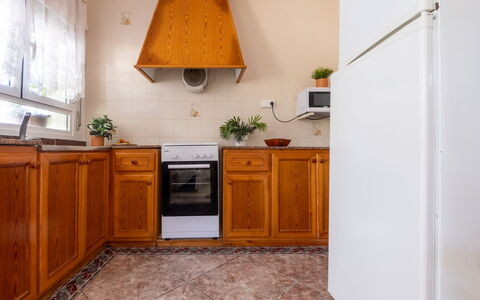 Pepeta: Family Car, Appartement, Luxevoertuig, Mid-Size Car, Parking, Sedan, Compacte Auto, Stadsauto