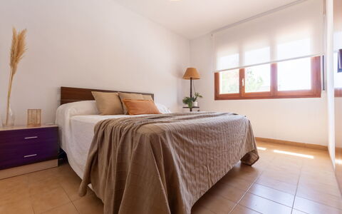 Nuri: Family Car, Appartement, Luxevoertuig, Mid-Size Car, Parking, Sedan, Compacte Auto, Stadsauto