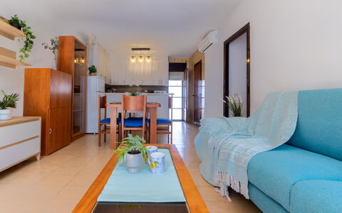 Nuri: Family Car, Appartement, Luxevoertuig, Mid-Size Car, Parking, Sedan, Compacte Auto, Stadsauto