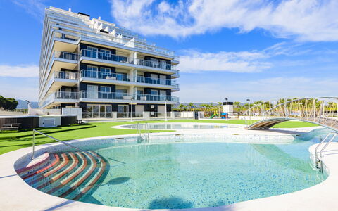 Ciudad Jardin Ii: Family Car, Appartement, Luxevoertuig, Mid-Size Car, Parking, Sedan, Compacte Auto, Stadsauto