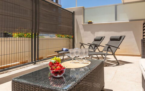 Ciudad Jardin Ii: Family Car, Appartement, Luxevoertuig, Mid-Size Car, Parking, Sedan, Compacte Auto, Stadsauto