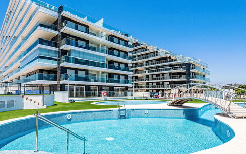 Ciudad Jardin Ii: Family Car, Appartement, Luxevoertuig, Mid-Size Car, Parking, Sedan, Compacte Auto, Stadsauto