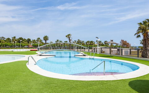 Ciudad Jardin Ii: Family Car, Appartement, Luxevoertuig, Mid-Size Car, Parking, Sedan, Compacte Auto, Stadsauto