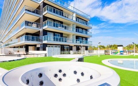Ciudad Jardin Ii: Family Car, Appartement, Luxevoertuig, Mid-Size Car, Parking, Sedan, Compacte Auto, Stadsauto