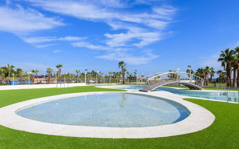 Ciudad Jardin Ii: Family Car, Appartement, Luxevoertuig, Mid-Size Car, Parking, Sedan, Compacte Auto, Stadsauto