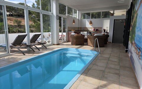 Castillo: Family Car, Appartement, Luxevoertuig, Mid-Size Car, Parking, Sedan, Compacte Auto, Stadsauto