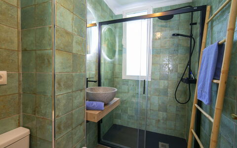 Castillo: Muur, Interieur Ontwerp, Flooring, Badkamer, Loodgieterswerkinrichting, Verdieping, Wastafel In De Badkamer, Verlichting, Kraan, Spiegel