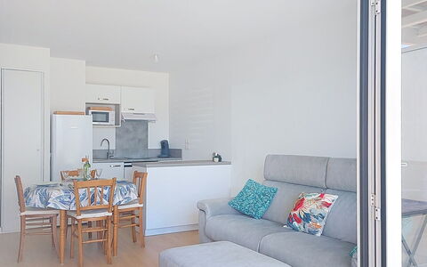 Coeur de Ville: Family Car, Appartement, Luxevoertuig, Mid-Size Car, Parking, Sedan, Compacte Auto, Stadsauto