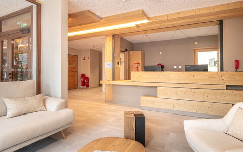 Vaujany 125: Family Car, Appartement, Luxevoertuig, Mid-Size Car, Parking, Sedan, Compacte Auto, Stadsauto