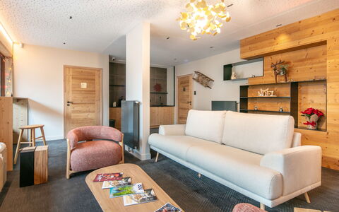 Vaujany 125: Family Car, Appartement, Luxevoertuig, Mid-Size Car, Parking, Sedan, Compacte Auto, Stadsauto