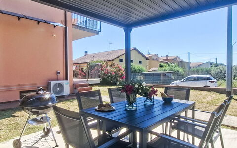 Sondolo: Family Car, Appartement, Luxevoertuig, Mid-Size Car, Parking, Sedan, Compacte Auto, Stadsauto