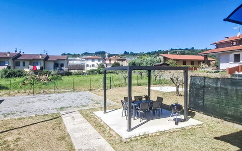 Sondolo: Family Car, Appartement, Luxevoertuig, Mid-Size Car, Parking, Sedan, Compacte Auto, Stadsauto
