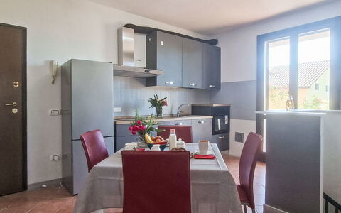 Sondolo: Family Car, Appartement, Luxevoertuig, Mid-Size Car, Parking, Sedan, Compacte Auto, Stadsauto