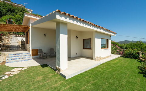 Mirarei: Family Car, Appartement, Luxevoertuig, Mid-Size Car, Parking, Sedan, Compacte Auto, Stadsauto