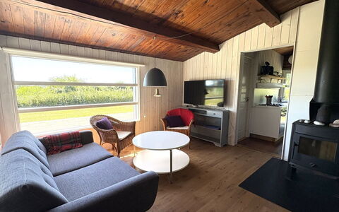 Vilmar - 450M from the Sea: Verblijf, Hardwood, Beits, Woonkamer, Ontwerp, Stoel, Boerderij, Houten Vloer, Plank