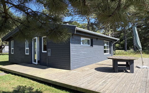 Vilmar - 450M from the Sea: Hout, Verblijf, Deur, Plank, Siding, Hardwood, Garden Gebouwen, Dek, Blokhut