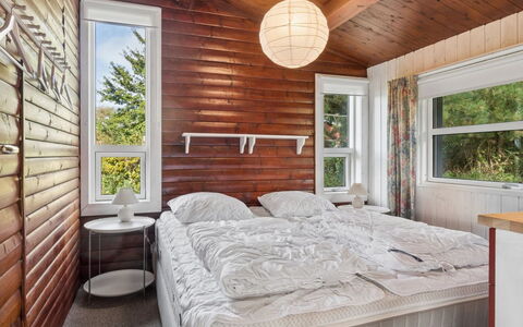 Vilmar - 450M from the Sea: Hout, Plafond, Interieur Ontwerp, Huis, Meubilair, Slaapkamer, Bed, Verdieping, Flooring, Beits
