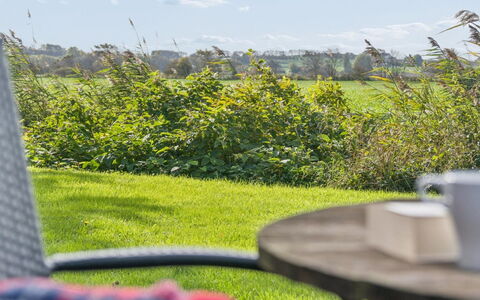 Vilmar - 450M from the Sea: Groen, Gras, Meubilair, Buitenmeubels, Struik, Grasland, Land Lot, Tuin, Groundcover