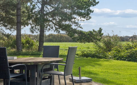 Vilmar - 450M from the Sea: Meubilair, Buitenmeubels, Stoel, Buitentafel, Land Lot, Hardwood, Tuin, Gazon, Schaduw, Beits
