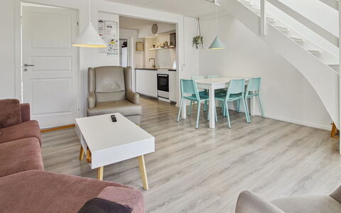 Majvi - 2.3Km from the Sea: Flooring, Meubilair, Interieur Ontwerp, Hout, Verdieping, Houten Vloer, Plafond, Woonkamer, Bankstel, Tafel