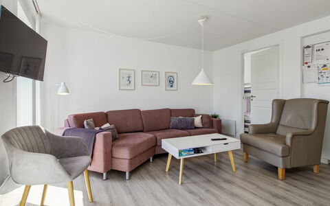 Majvi - 2.3Km from the Sea: Meubilair, Interieur Ontwerp, Flooring, Verdieping, Bankstel, Muur, Woonkamer, Hout, Kamer, Plafond