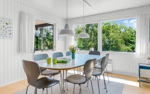 Tabetha - 800M from the Sea: Interieur Ontwerp, Meubilair, Flooring, Verdieping, Hout, Plafond, Keuken En Eettafel, Eetkamer, Stoel, Tafel