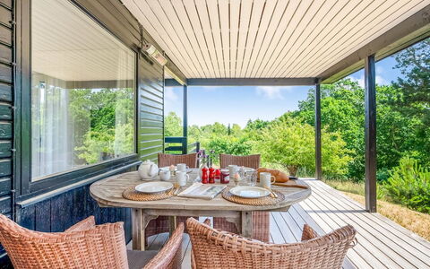 Tabetha - 800M from the Sea: Meubilair, Hout, Interieur Ontwerp, Veranda, Plafond, Flooring, Tafel, Stoel, Verdieping, Huis