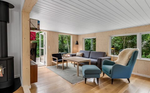 Hejne - 600M from the Sea: Meubilair, Flooring, Interieur Ontwerp, Hout, Verdieping, Plafond, Woonkamer, Huis, Kamer, Bankstel