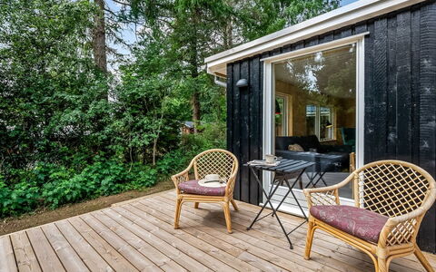 Hejne - 600M from the Sea: Hout, Stoel, Hardwood, Verblijf, Plank, Veranda, Dek, Beits, Garden Gebouwen, Buitenmeubels
