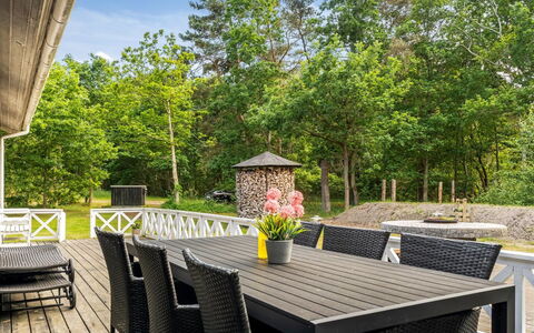 Alivia - 500M from the Sea: Hout, Meubilair, Stoel, Veranda, Buitentafel, Schaduw, Buitenmeubels, Tuin, Keuken En Eettafel, Hardwood