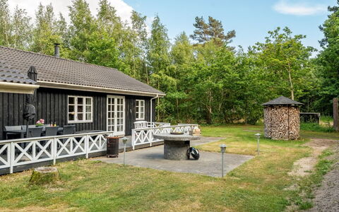 Alivia - 500M from the Sea: Verblijf, Huis, Dak, Huis, Tuin, Garden Gebouwen, Backyard, Werf, Landgoed, Gazon