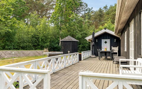Alivia - 500M from the Sea: Hout, Veranda, Huis, Verblijf, Hardwood, Plank, Dek, Boardwalk, Gang, Siding