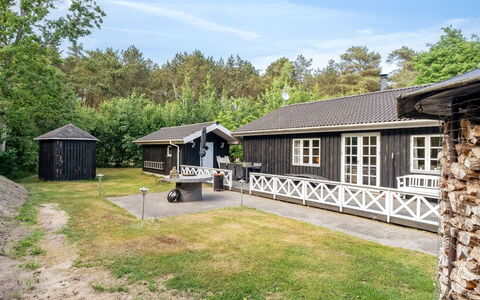 Alivia - 500M from the Sea: Huis, Verblijf, Huis, Dak, Garden Gebouwen, Landgoed, Werf, Siding, Backyard, Tuin