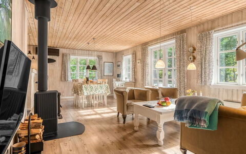 Alivia - 500M from the Sea: Interieur Ontwerp, Hout, Meubilair, Flooring, Houten Vloer, Plafond, Woonkamer, Huis, Verdieping, Bankstel