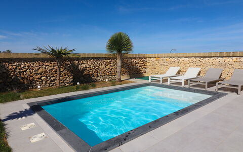 Villa Ginevra Luxury Otranto: Blauw, Zwembad, Flooring, Verdieping, Samengesteld Materiaal, Toevlucht, Buitenmeubels, Tegel, Beton, Ontwerp